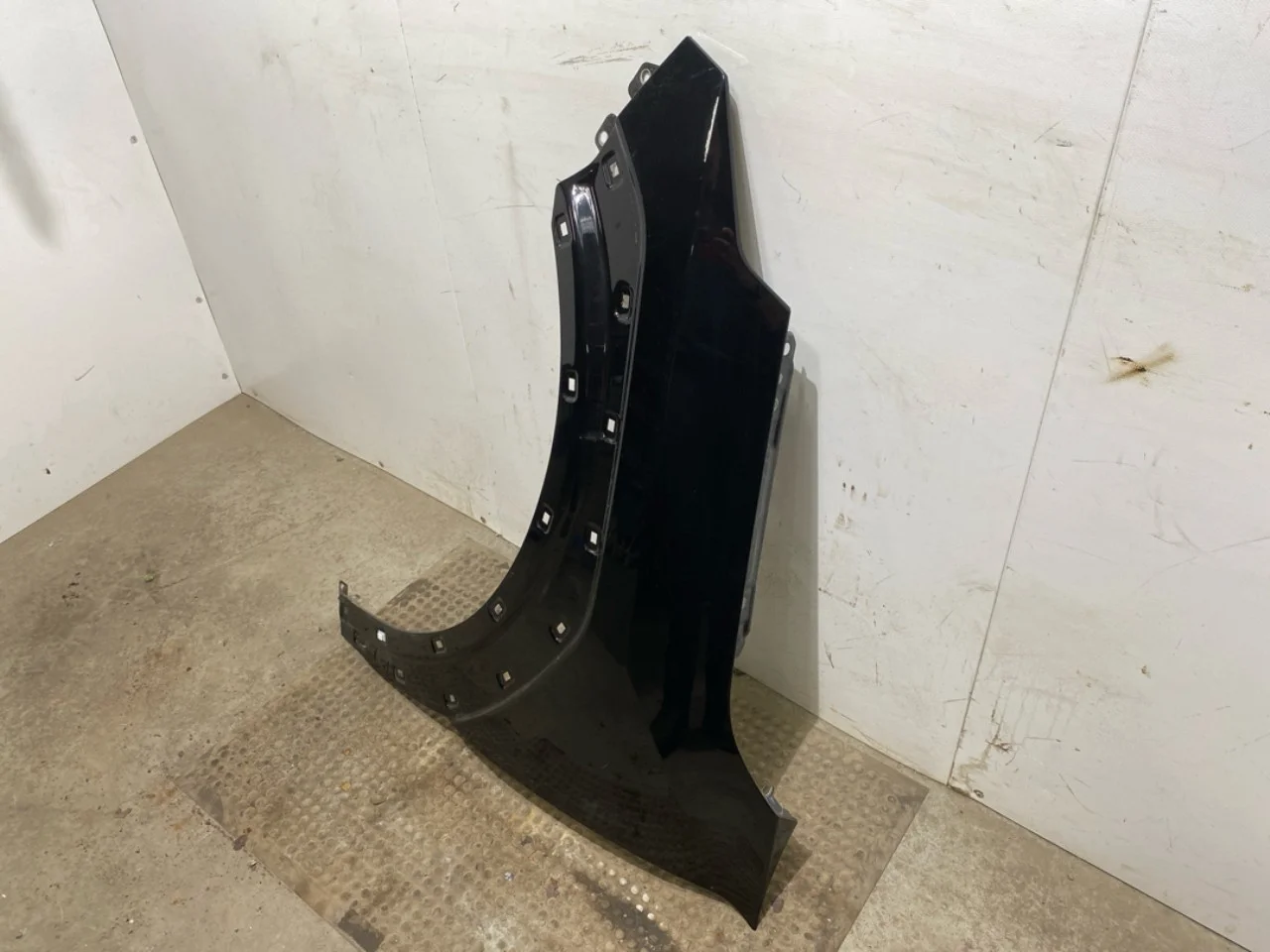 Front left fender view 3