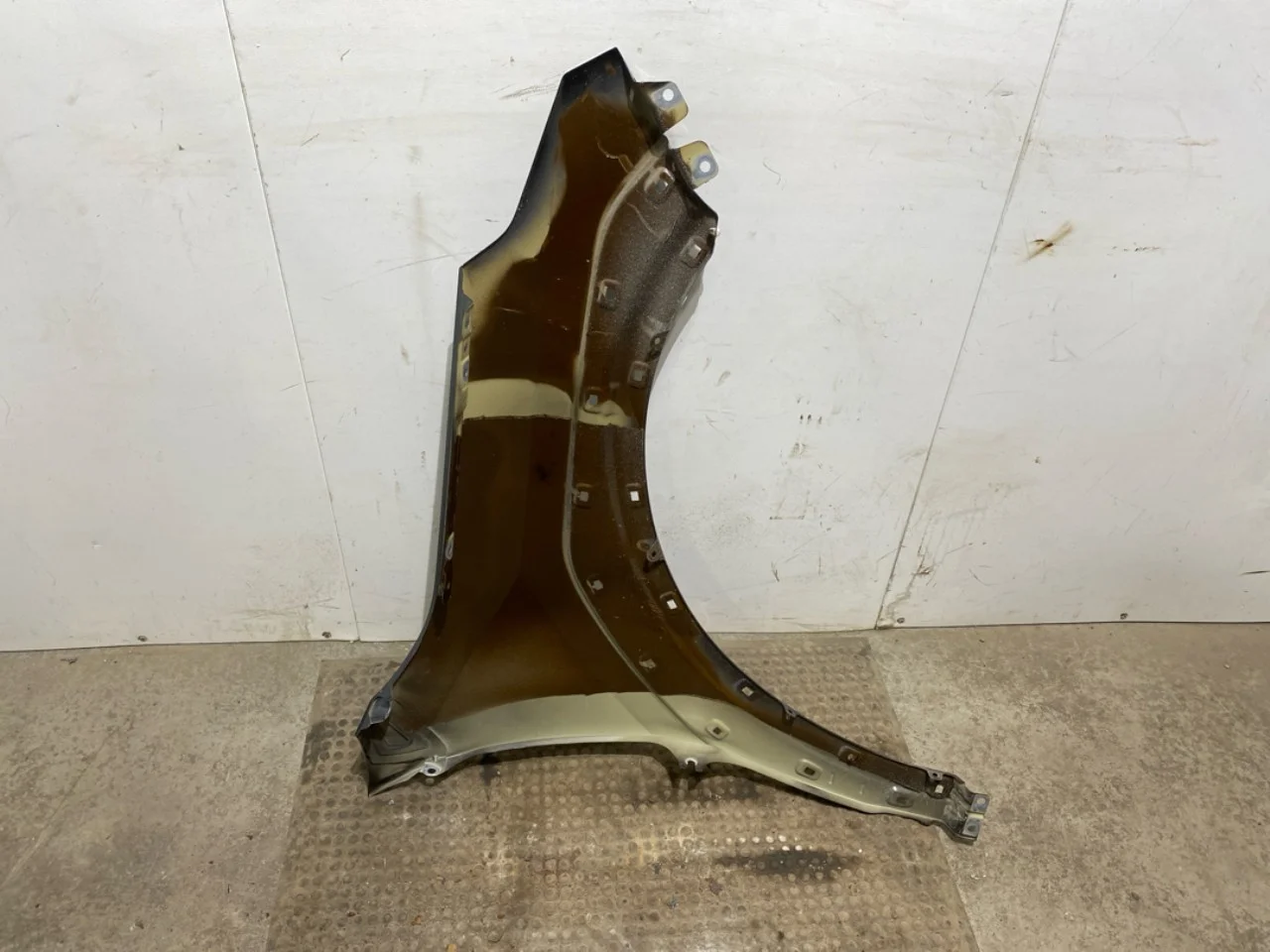 Front left fender view 4