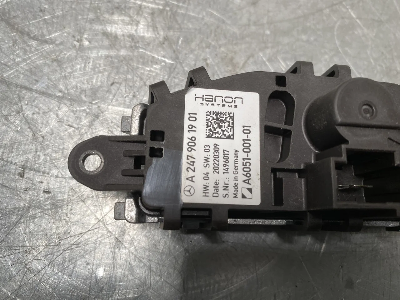 Mercedes EQA H243 2021- Fűtésventilátor előtét ellenállás nézet 3