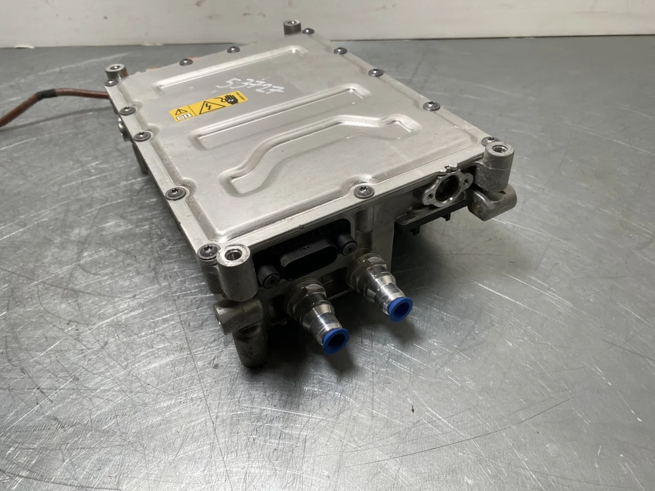 Mercedes EQA H243 2021- Invertor, 12-220V vedere 2