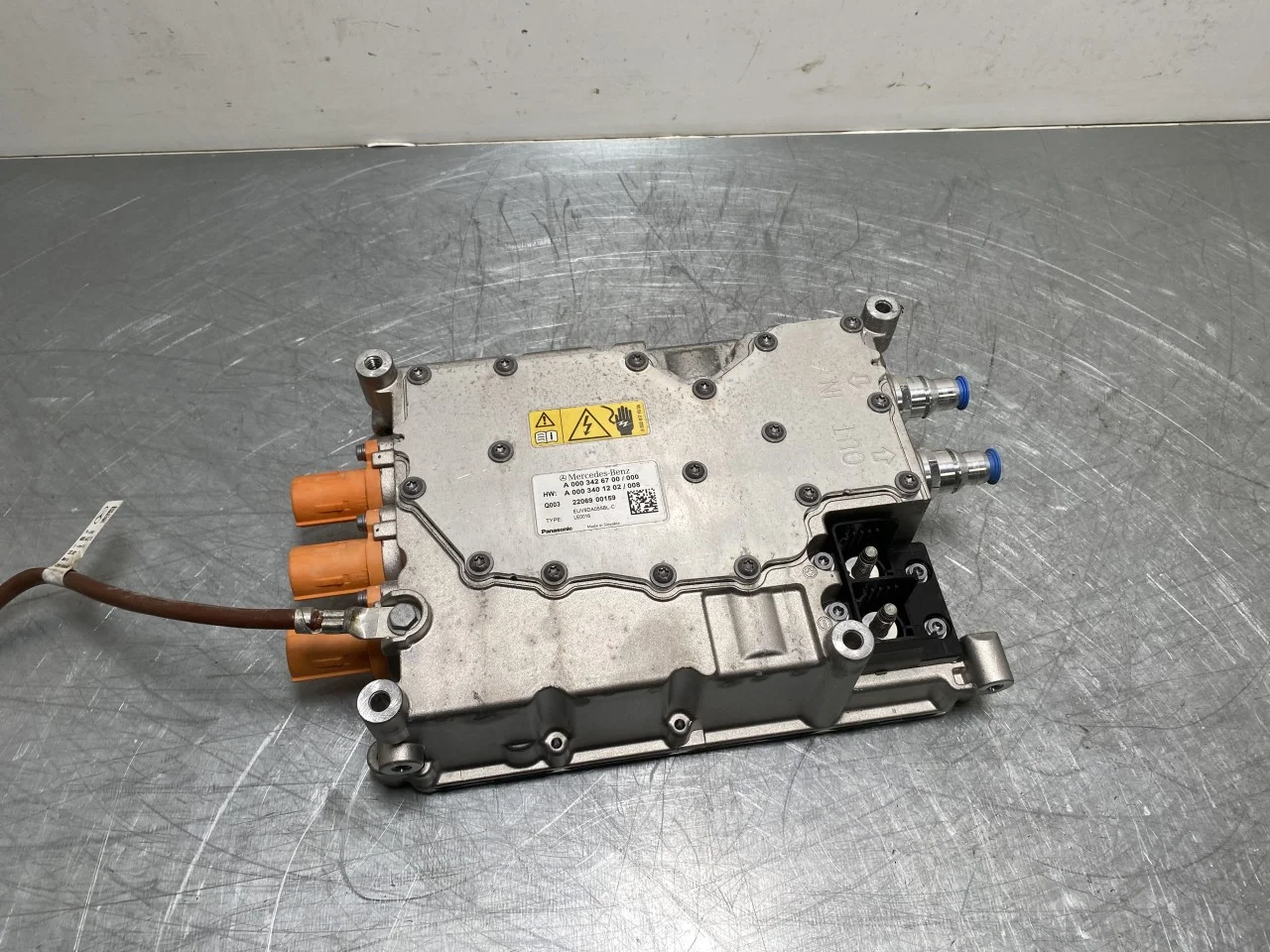 Mercedes EQA H243 2021- Invertor, 12-220V vedere 4