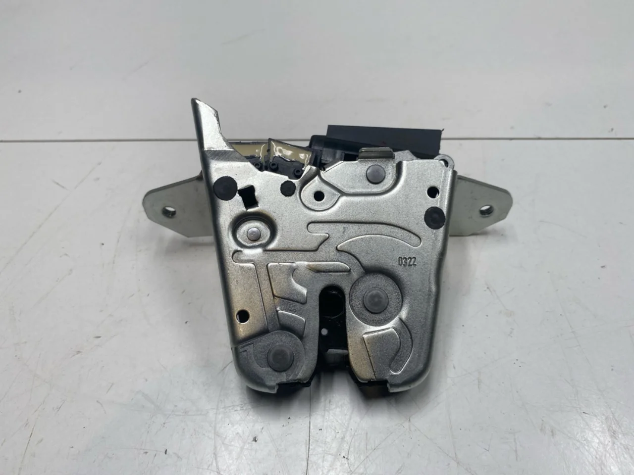 Mercedes EQA H243 2021- Tailgate lock
