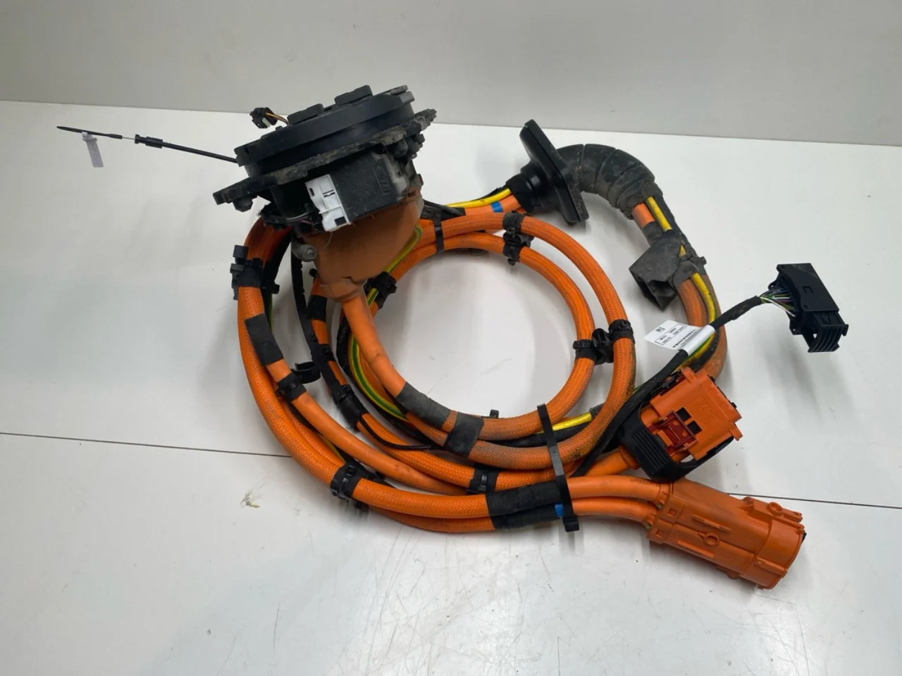 Mercedes EQA H243 2021- Töltőnyílás fedél, elektromos / hibrid nézet 2