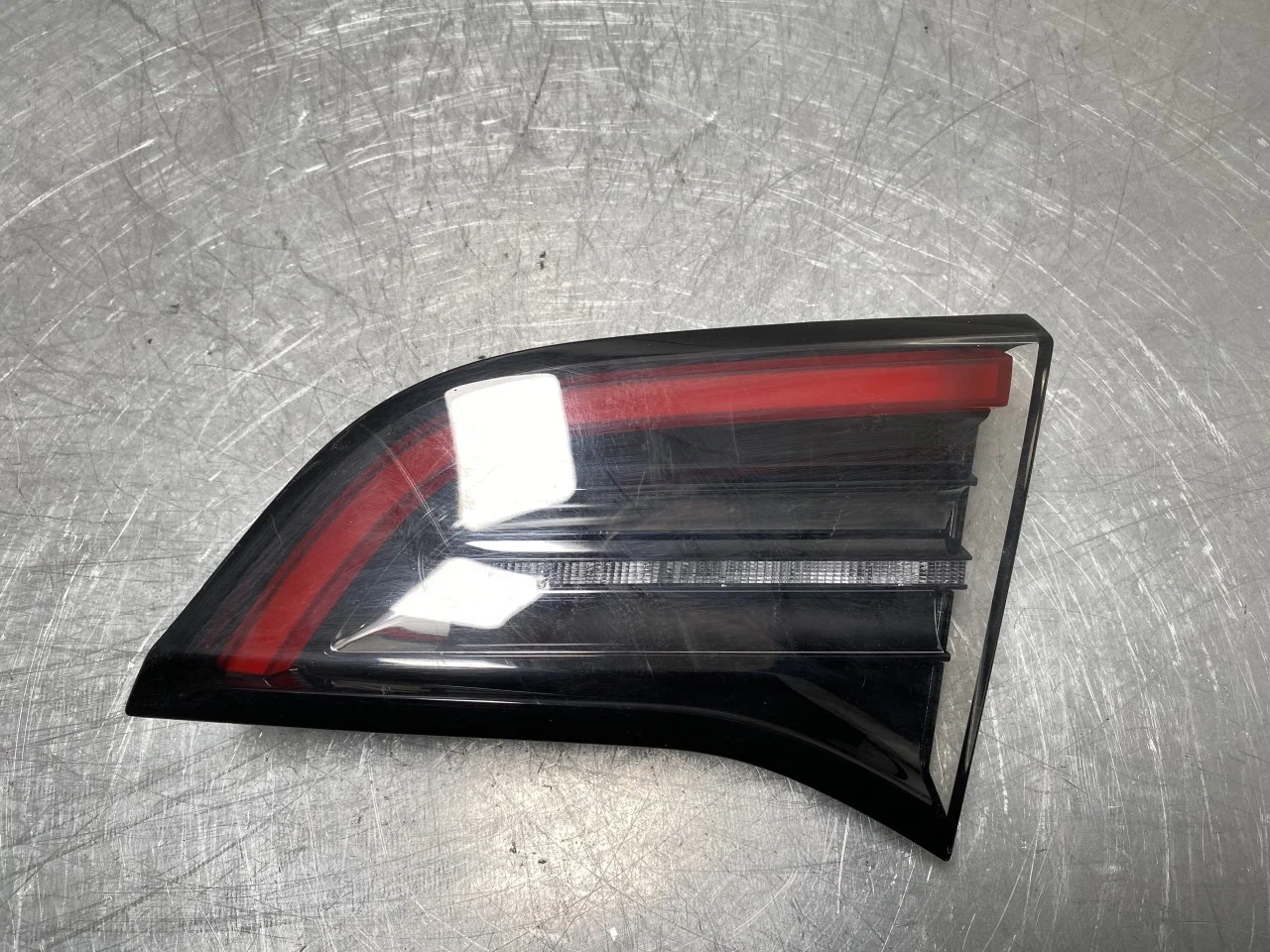 Tesla MODEL Y 2021- Lampă spate dreapta pe hayon, interioară