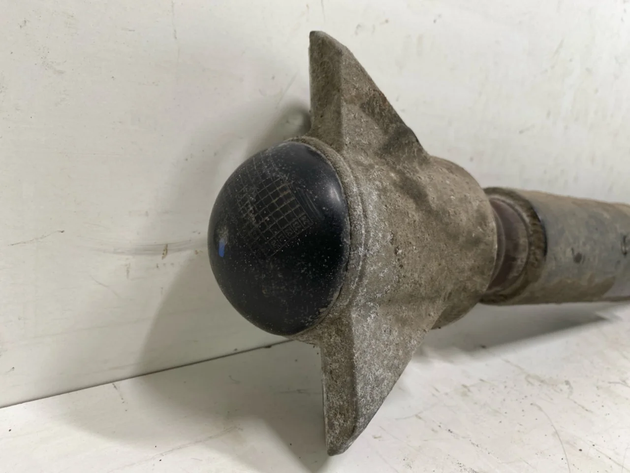 Hongqi E-HS9 2022- Shock absorber, rear view 2