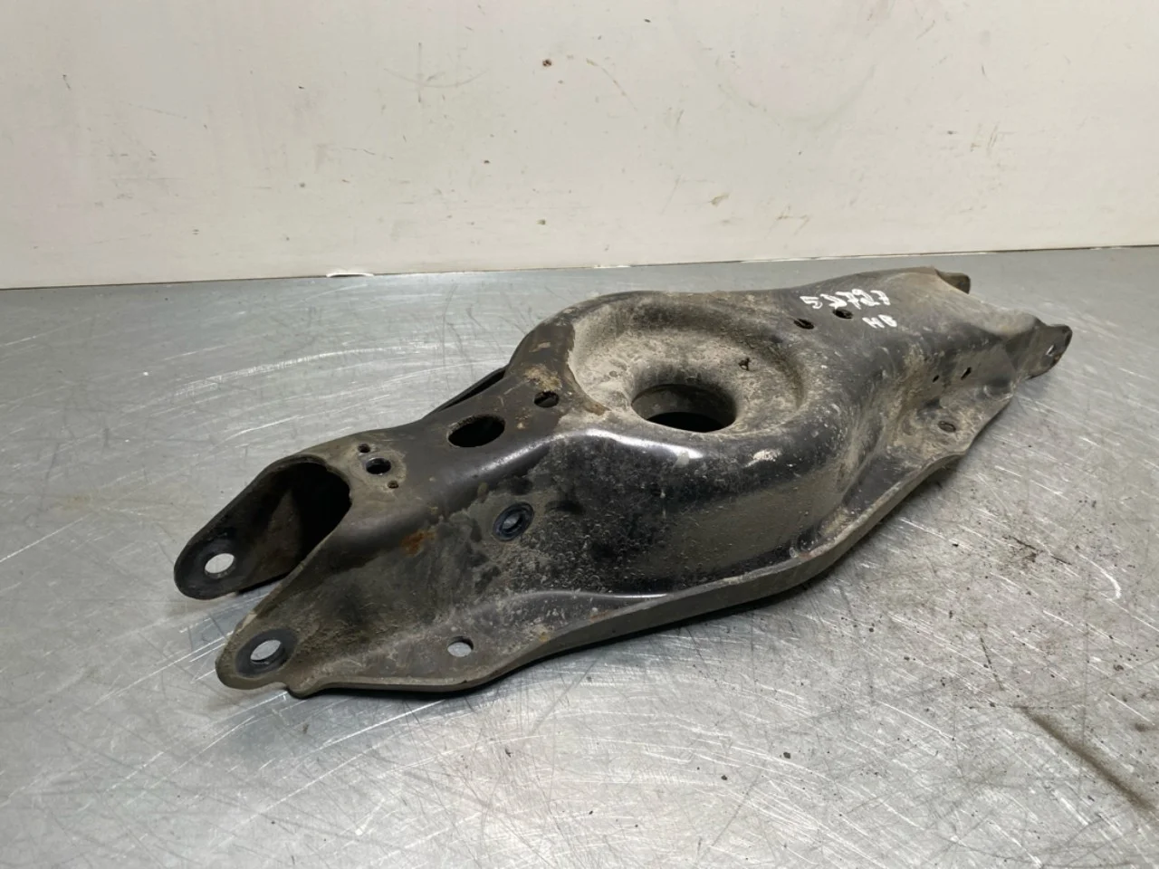 Mercedes EQA H243 2021- Control arm, rear right view 2