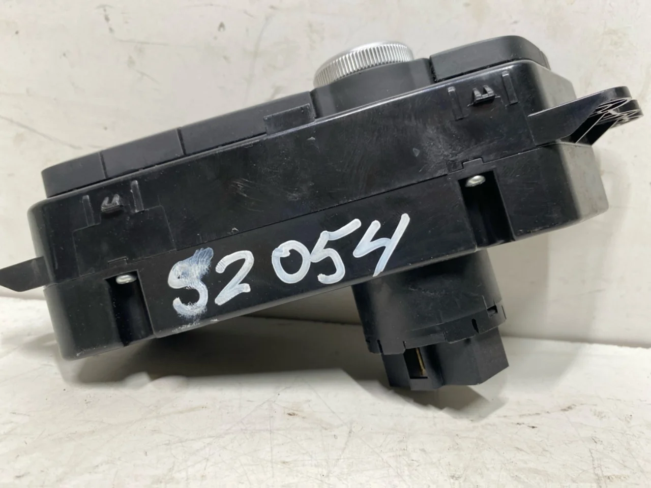 Maxus E-DELIVER3 EV30 2020- Heater control unit view 4