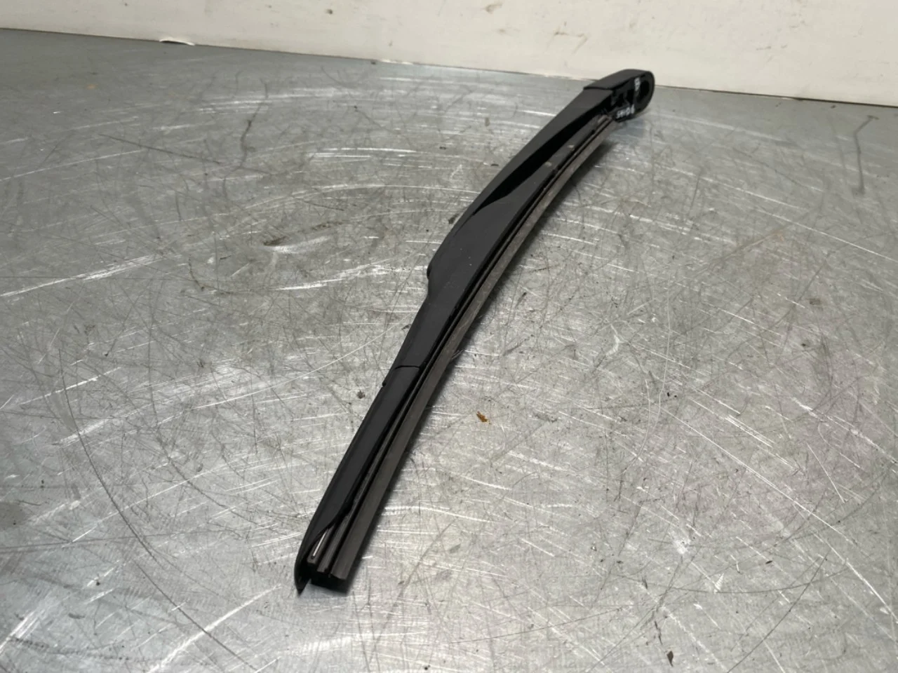 Nissan ARIYA 2021- Wiper arm, rear window view 3