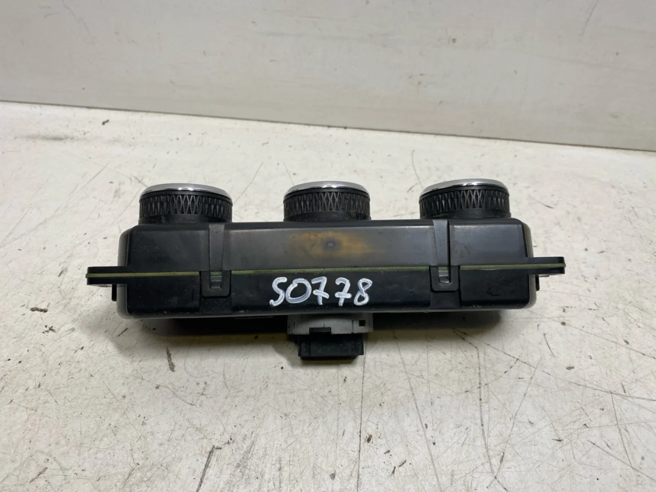 Maxus EV80 2019-> Heater control unit view 2