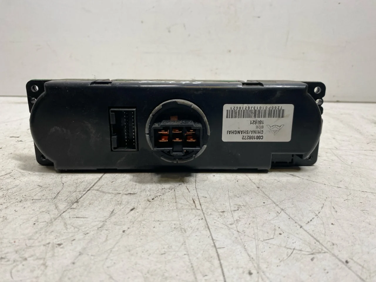 Maxus EV80 2019-> Heater control unit view 3