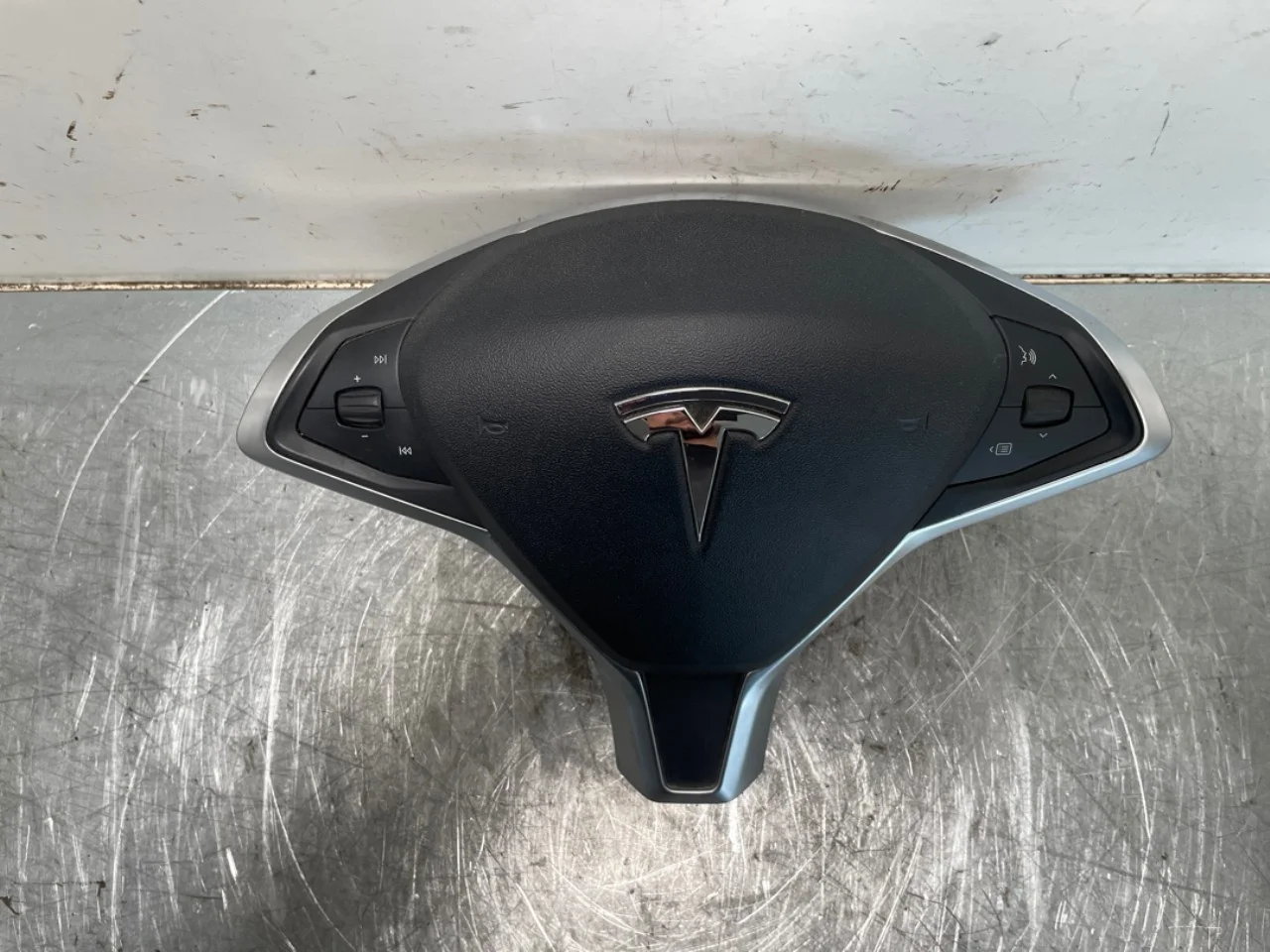 Tesla MODEL S 2013- Légzsák, kormánypárna nézet 2
