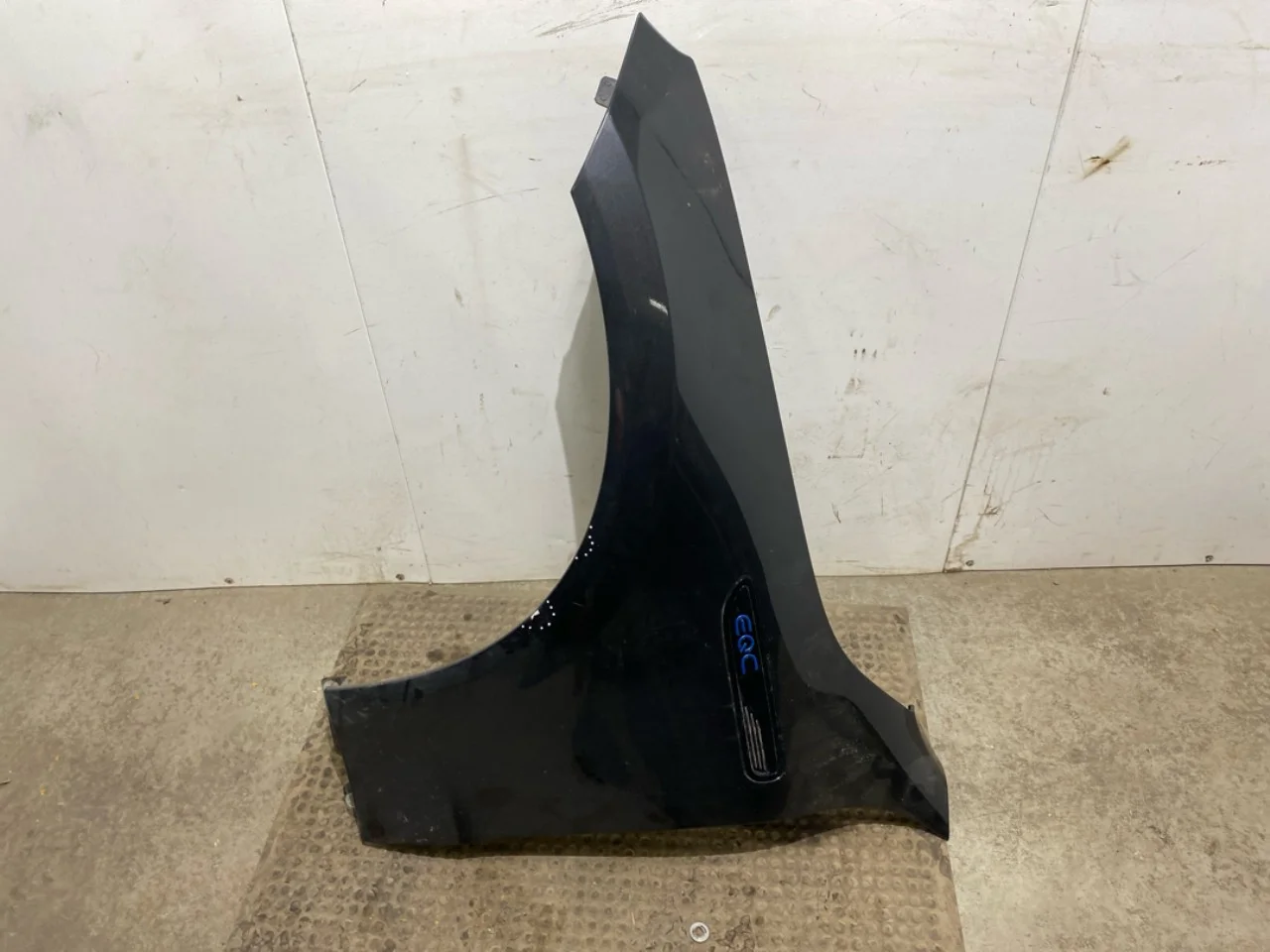 Mercedes EQC 2020- Front left fender