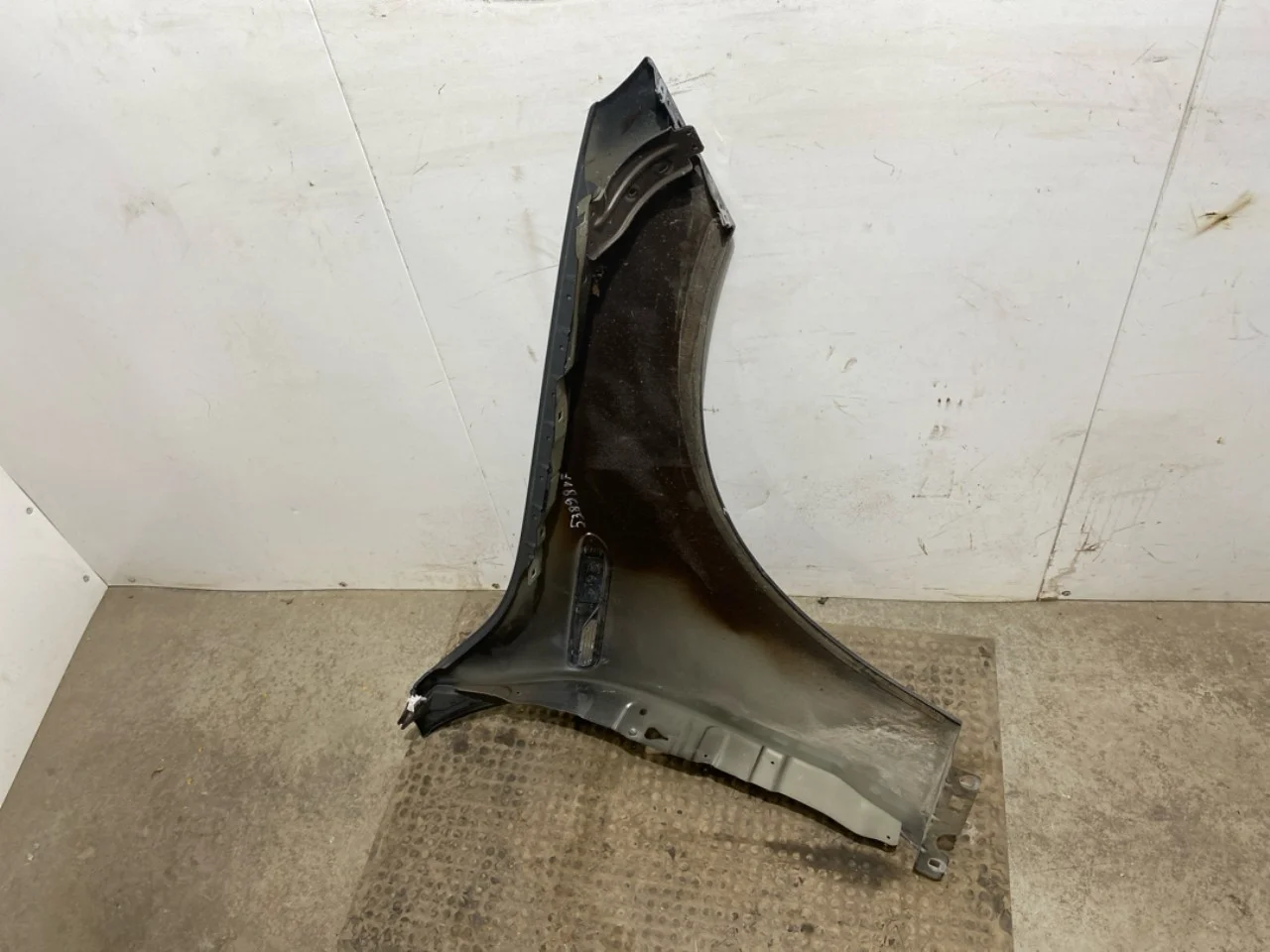 Mercedes EQC 2020- Front left fender view 4