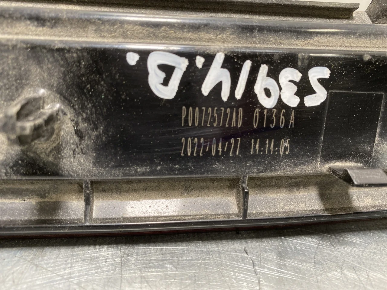 Nio ES8 23-24 Rear window brake light view 3