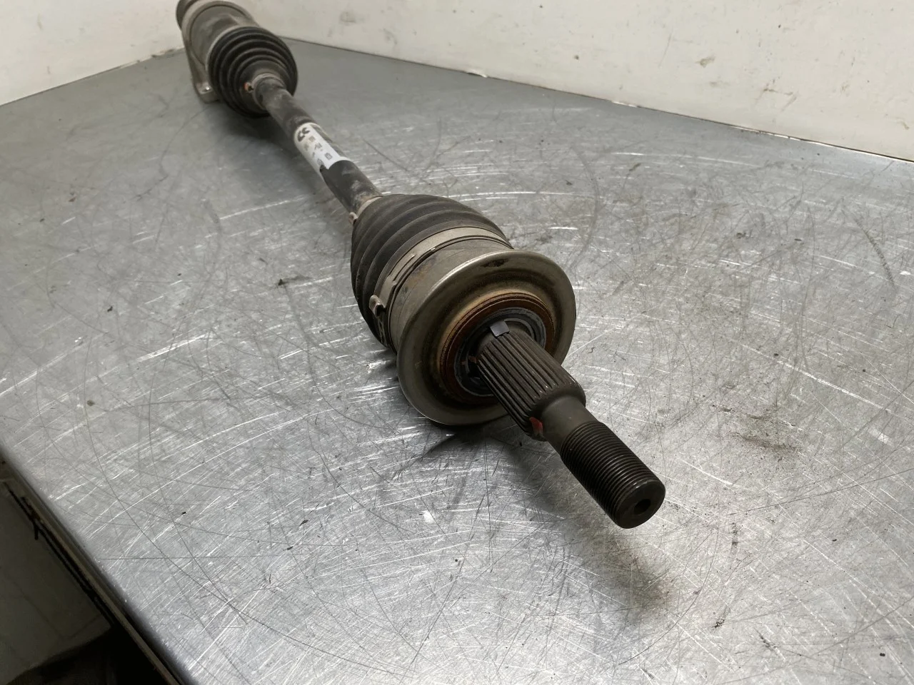 Nio ES8 23-24 Front right driveshaft view 3