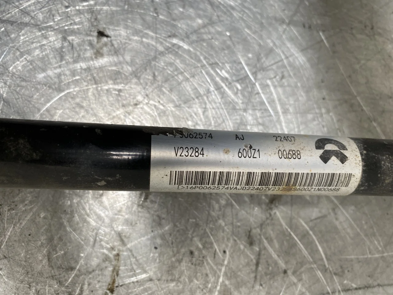Nio ES8 23-24 Front right driveshaft view 4