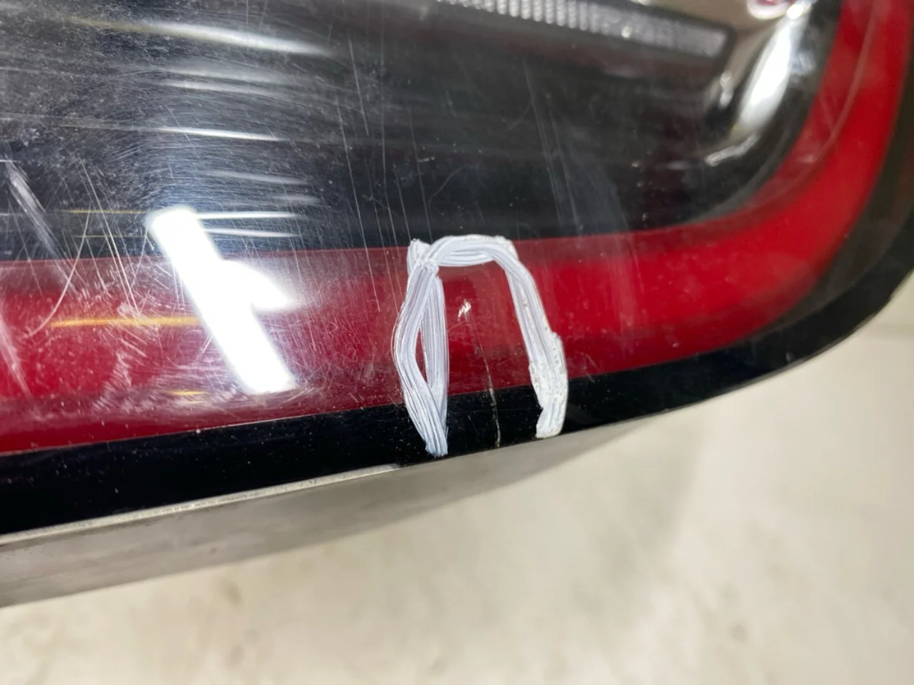 Tesla MODEL 3 2017--> Lampă spate dreapta pe hayon, interioară vedere 3