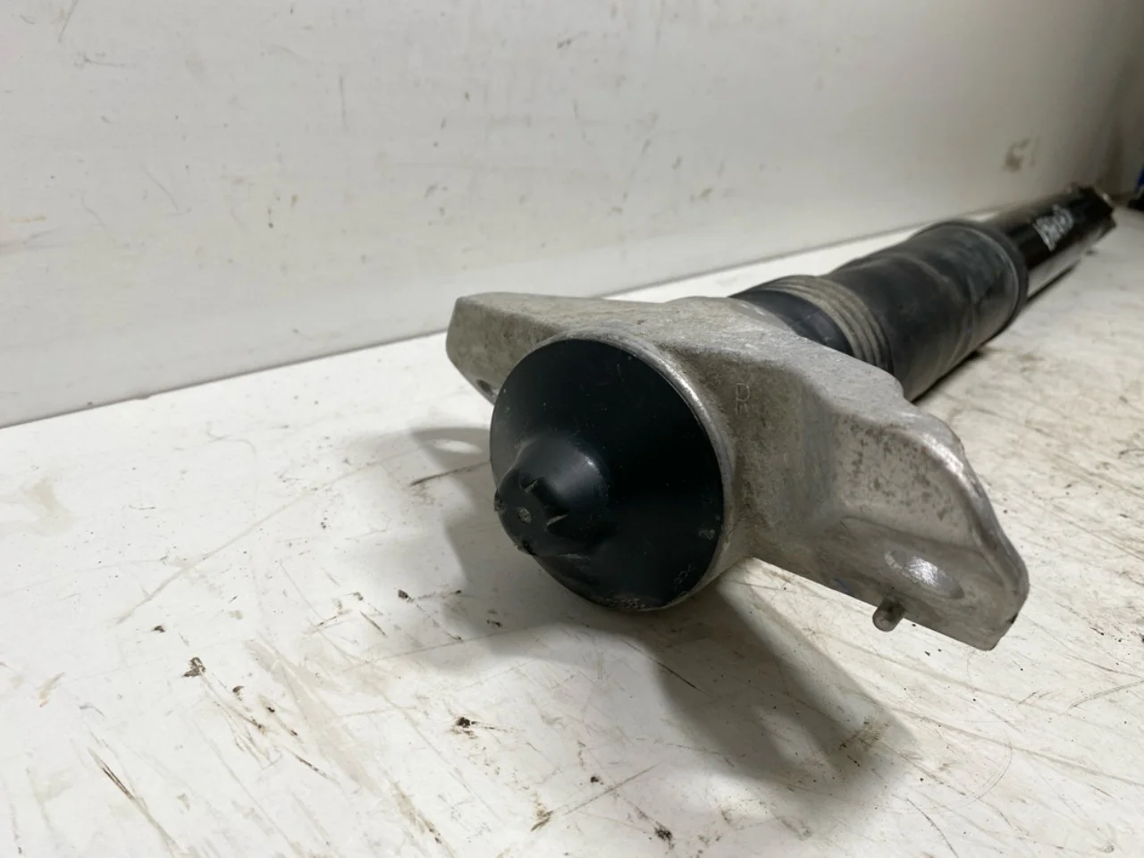 Polestar 2 2020- Shock absorber, rear view 2