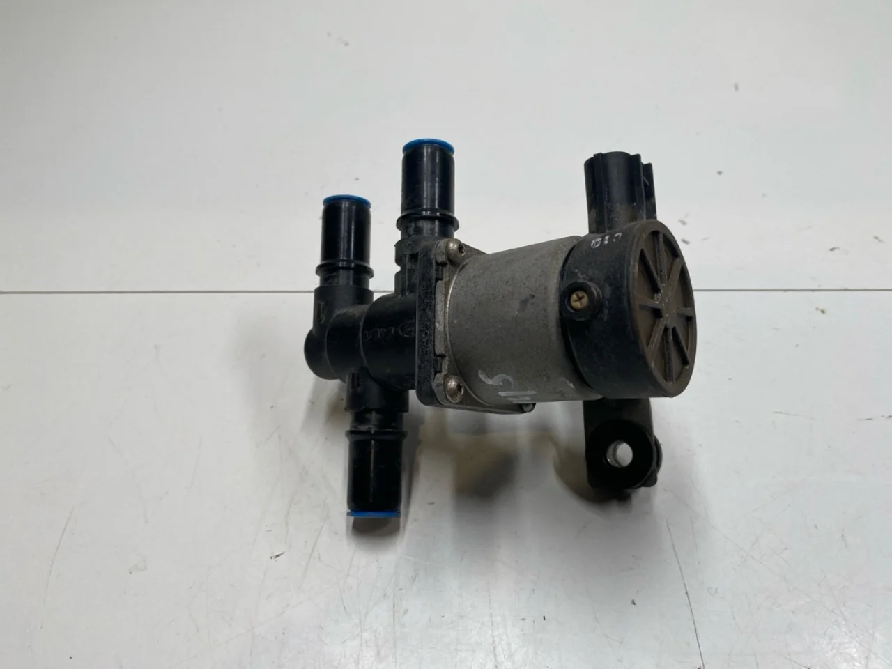 Hyundai IONIQ 5 NE 2022- Vacuum pump view 2