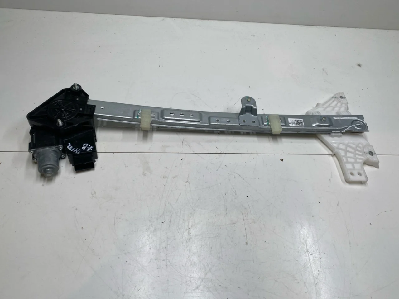 Electric window regulator, complete view 2