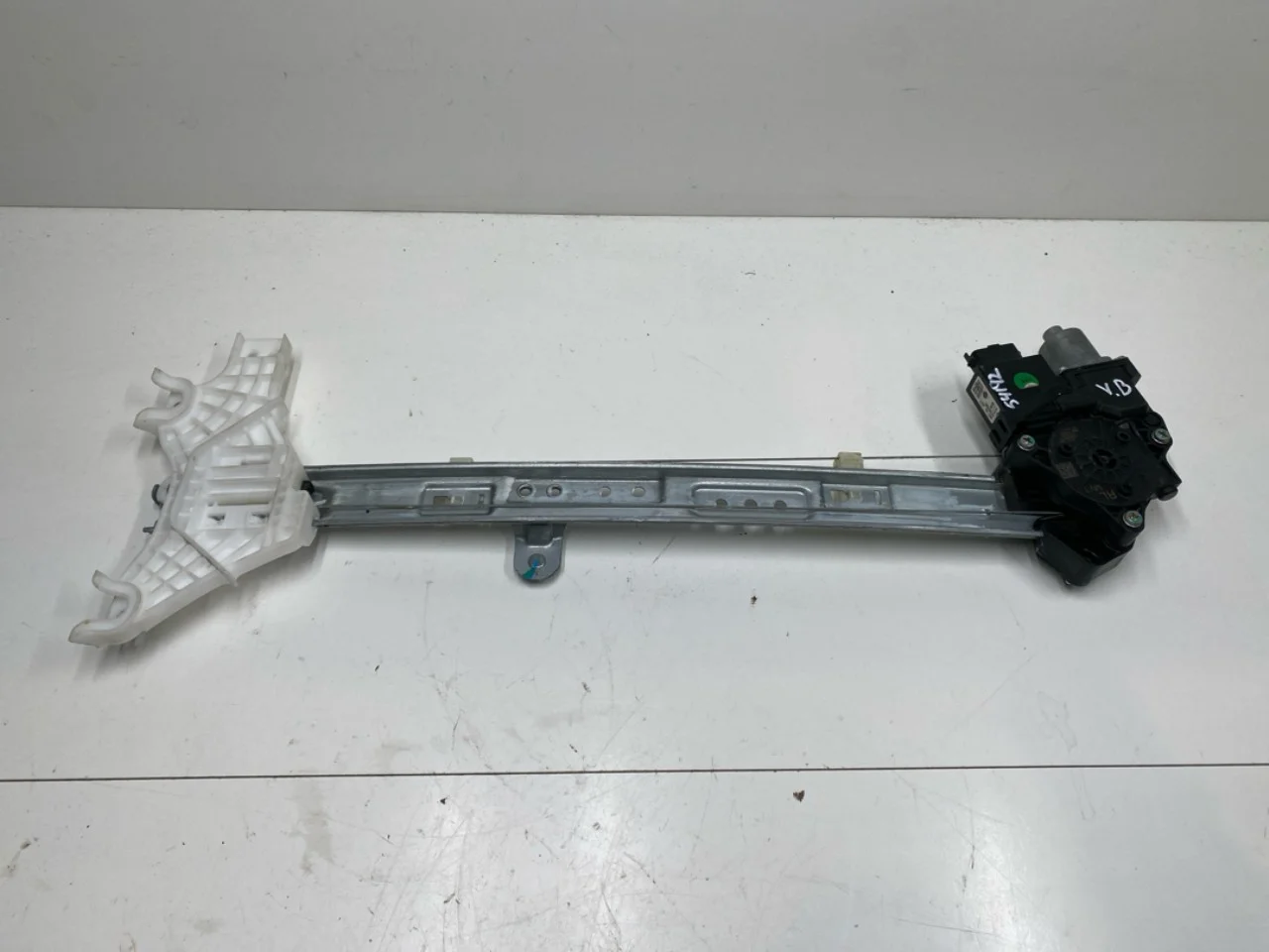 Electric window regulator, complete view 2