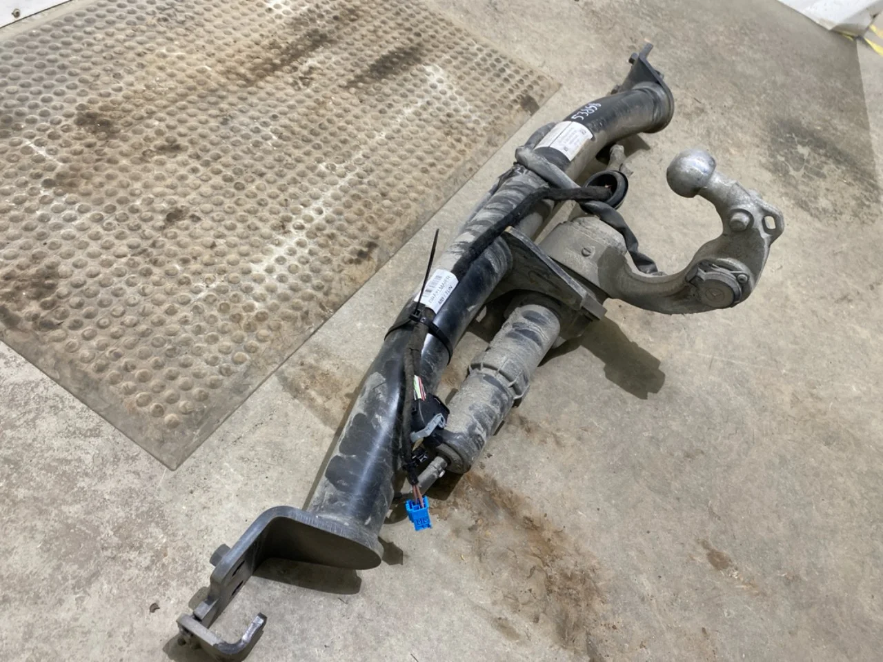 Mercedes EQC 2020- Tow bar view 2