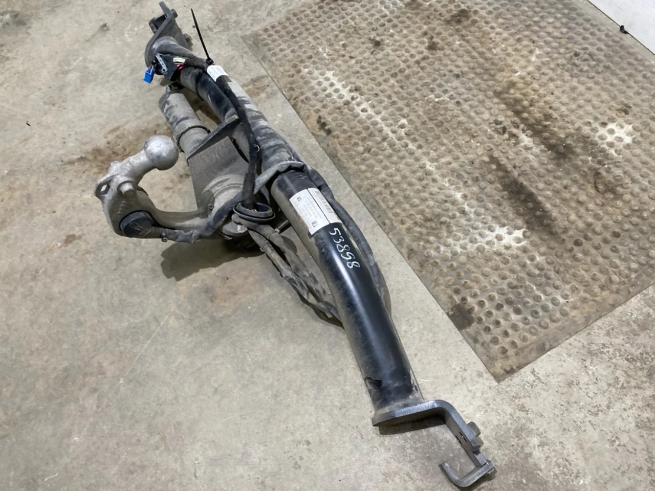 Mercedes EQC 2020- Tow bar view 3