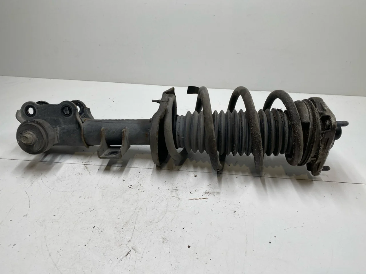 Hyundai IONIQ 5 NE 2022- Strut assembly, front right view 3