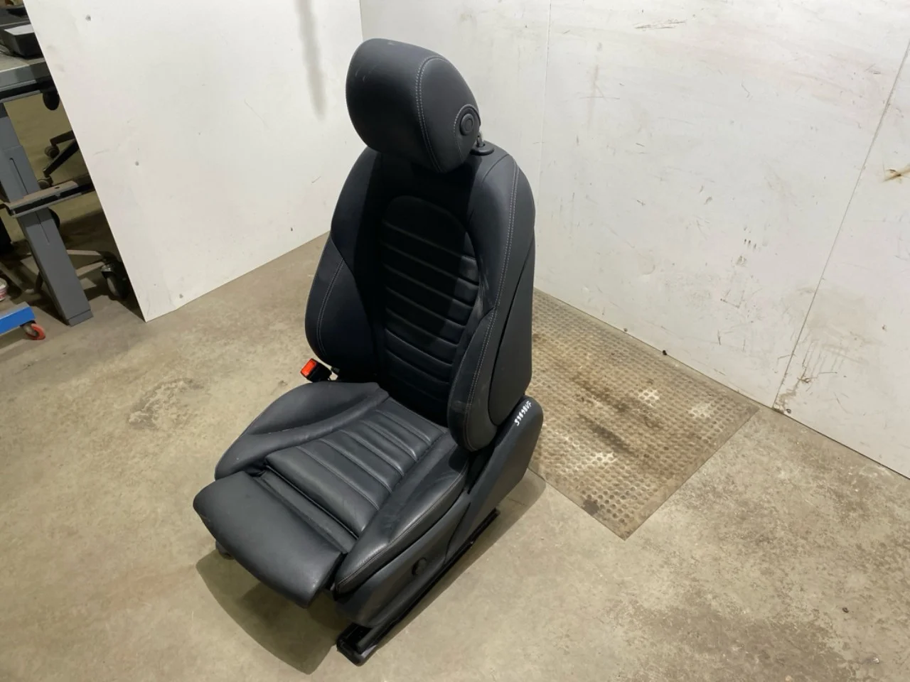 Mercedes EQC 2020- Ülés, első, bal nézet 3