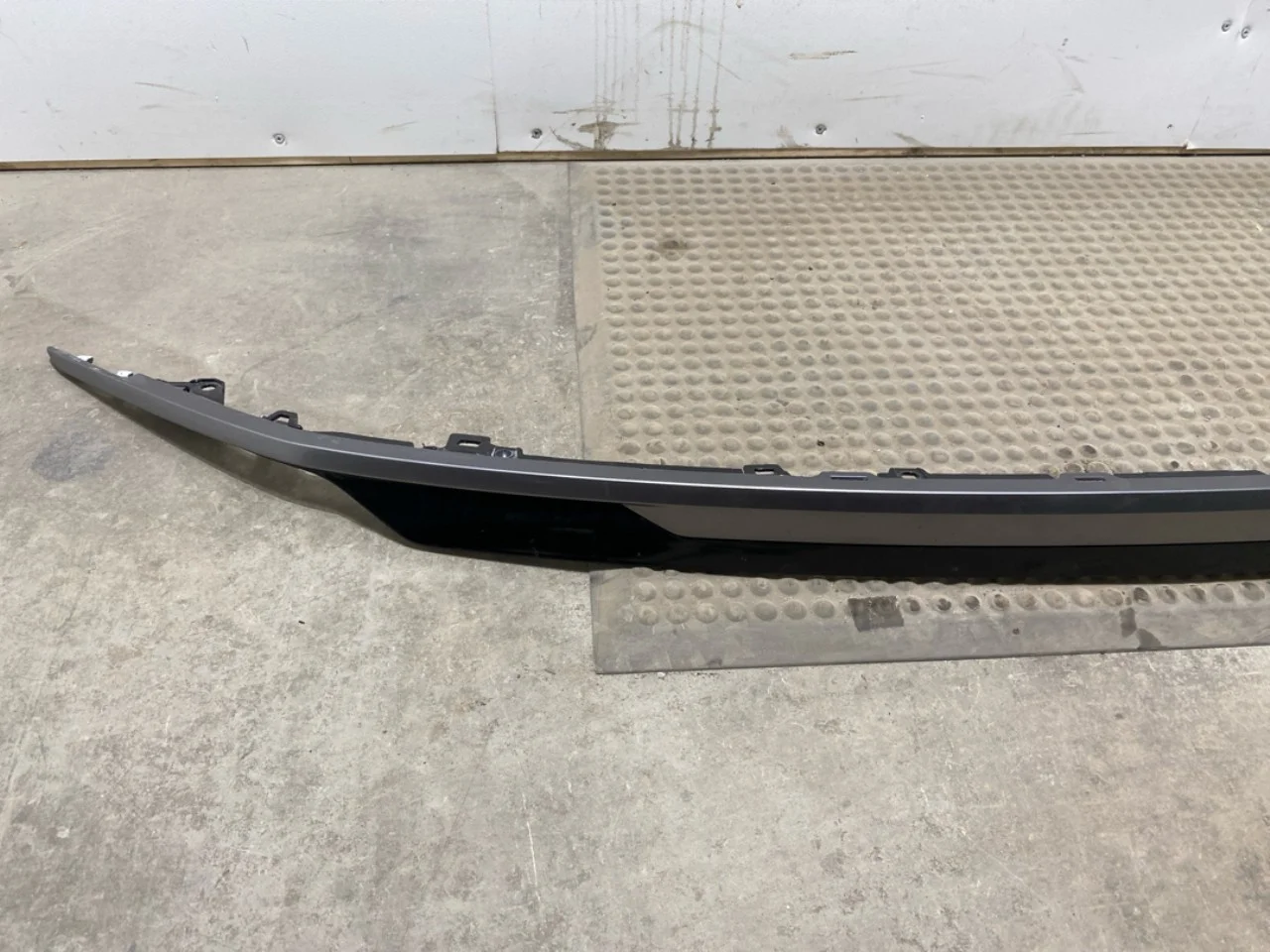 Trim molding, other view 2