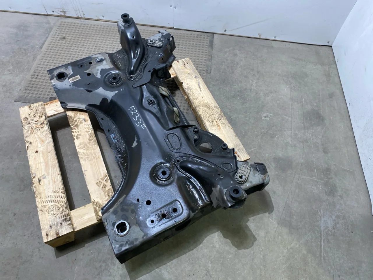 Opel / Vauxhall VIVARO 2020- Front subframe view 2