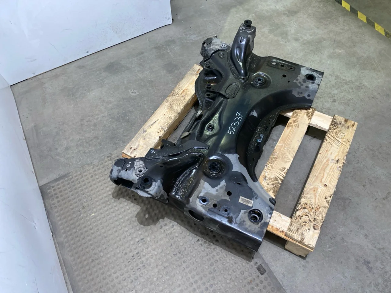 Opel / Vauxhall VIVARO 2020- Front subframe view 3