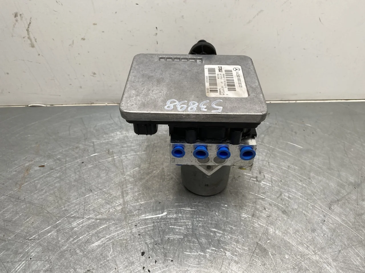 Mercedes EQC 2020- ABS hydraulic unit view 2