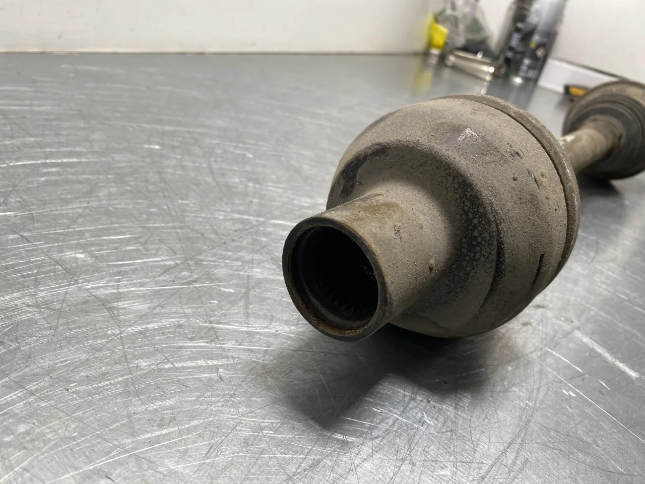Mercedes EQC 2020- Rear right driveshaft view 3