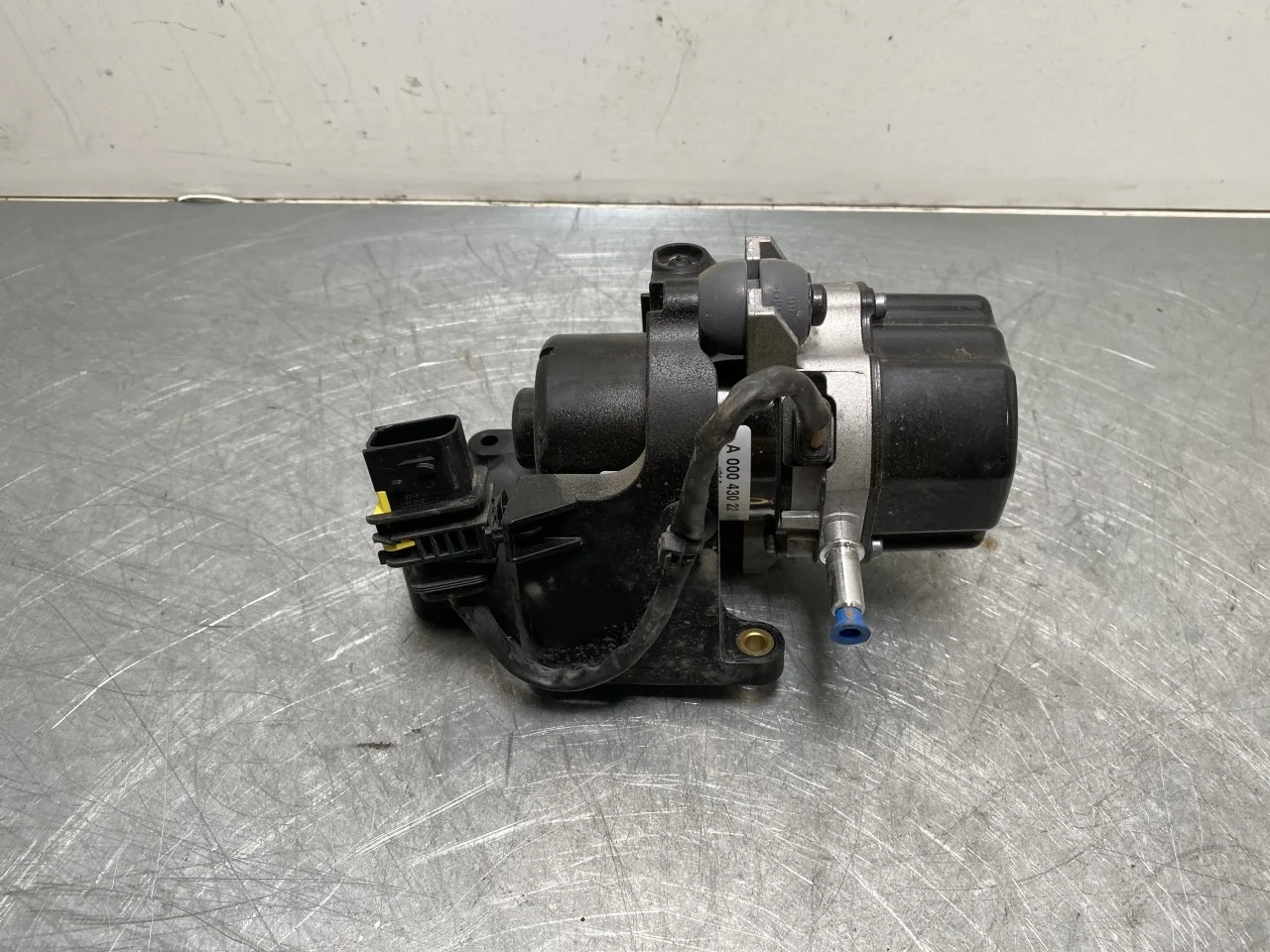 Mercedes EQC 2020- Vacuum pump view 2
