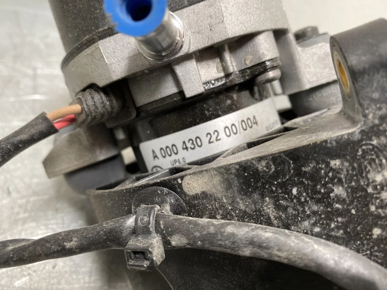 Mercedes EQC 2020- Vacuum pump view 4
