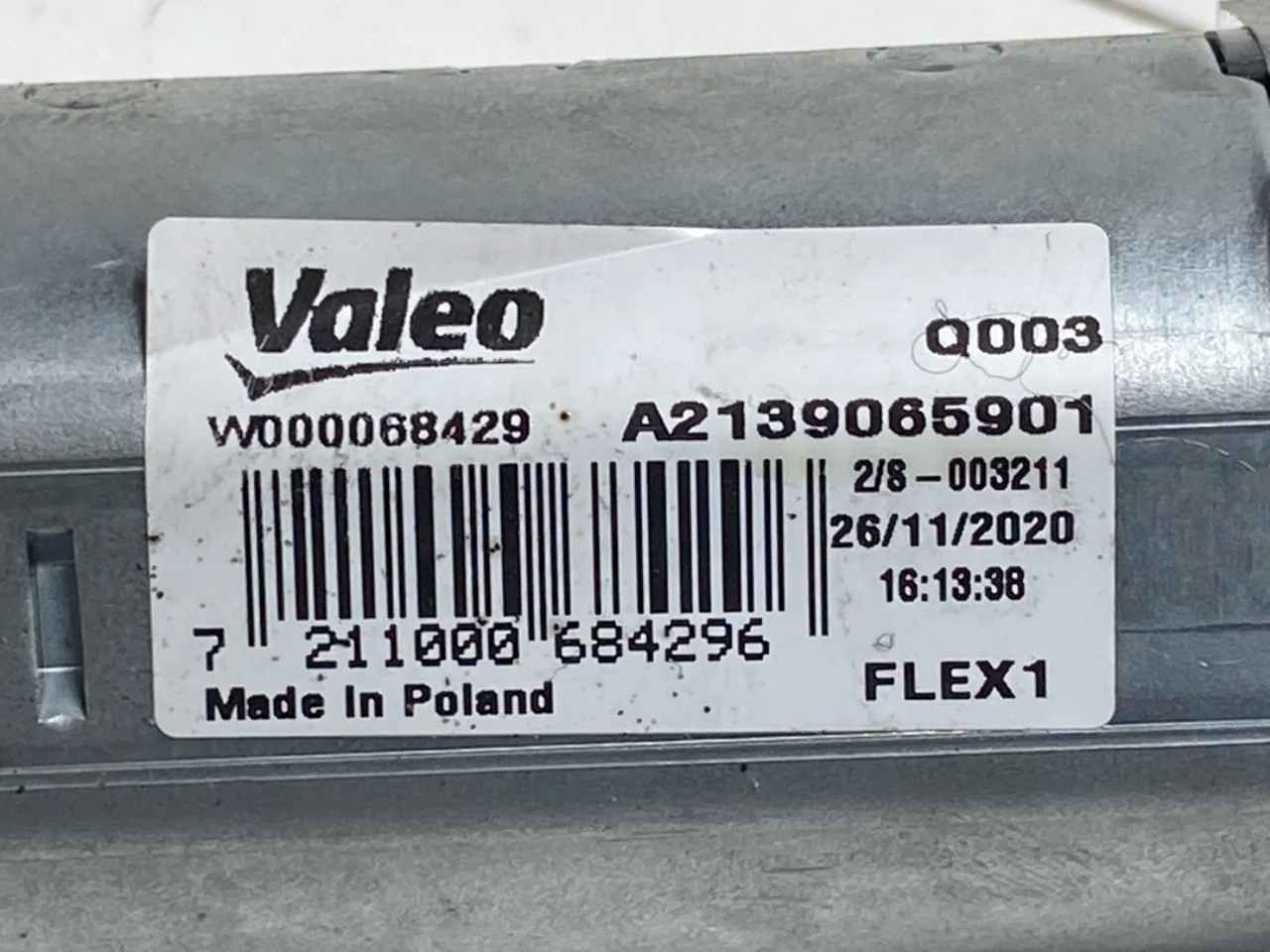 Mercedes EQC 2020- Tailgate wiper motor view 3