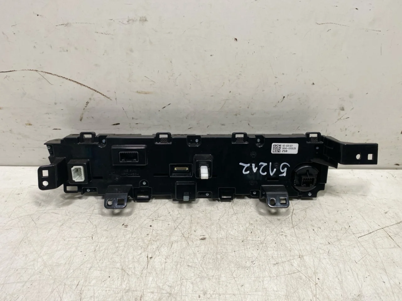 Hyundai IONIQ 5 NE 2022- Heater control unit view 4