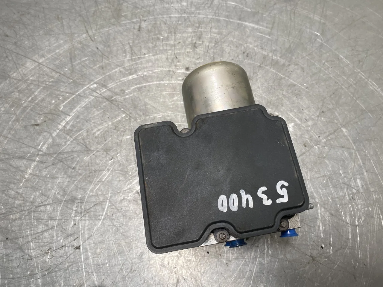 Renault ZOE/E- TECH 2013--> ABS hydraulic unit view 4