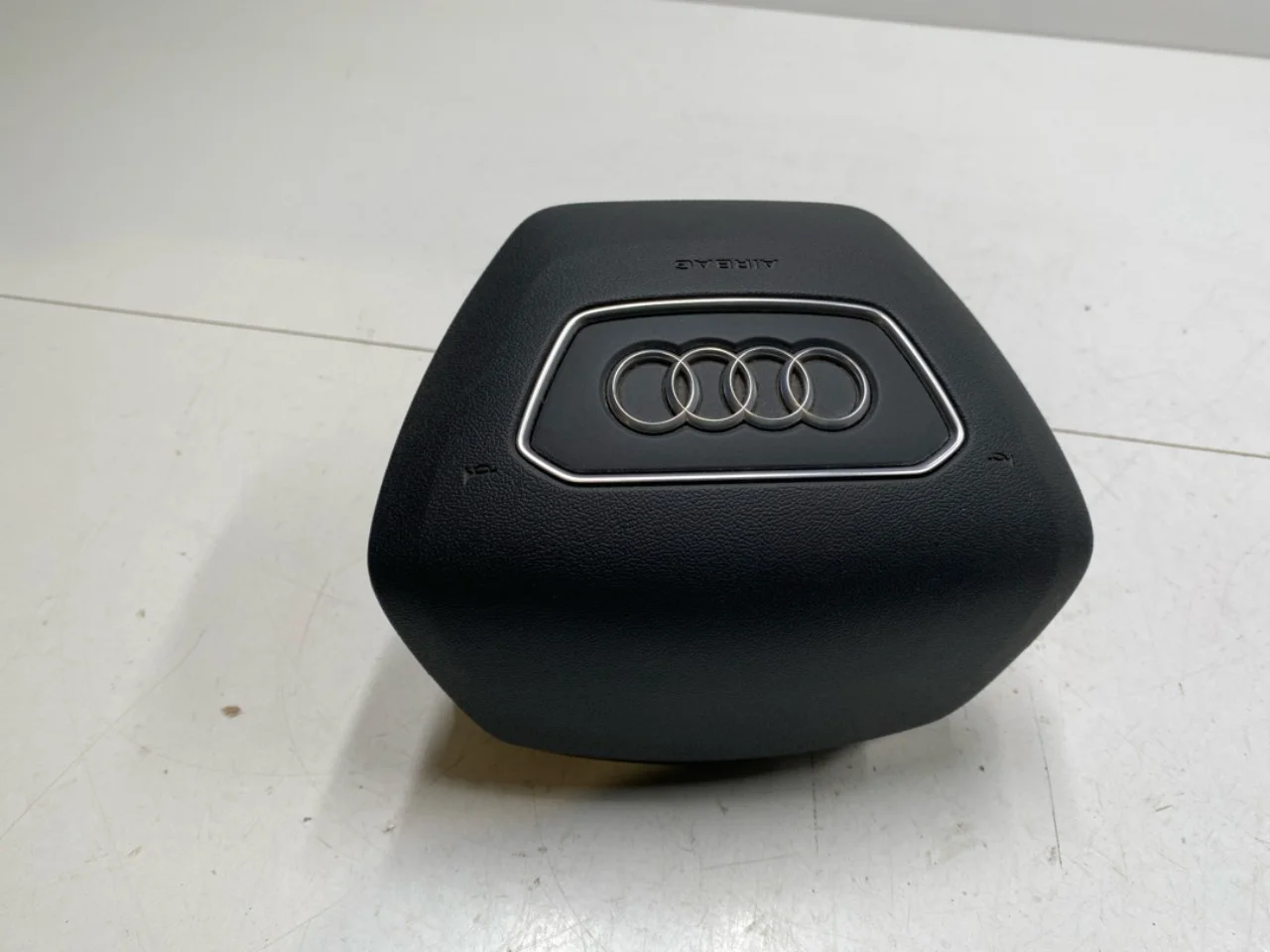 Audi E-TRON, S GE 2019- Légzsák, kormánypárna nézet 2