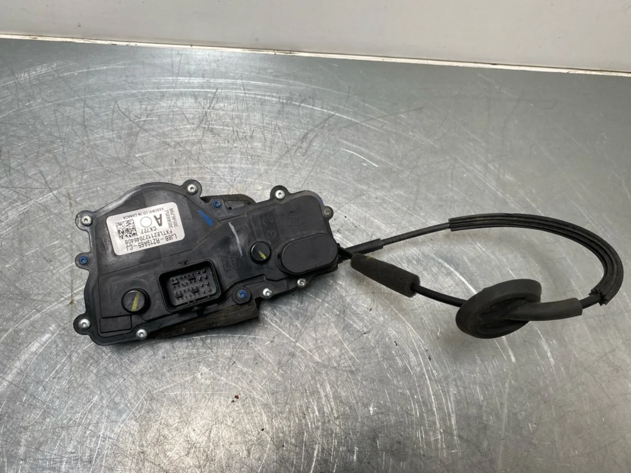 Ford MUSTANG MACH-E 2021- Door lock housing view 2