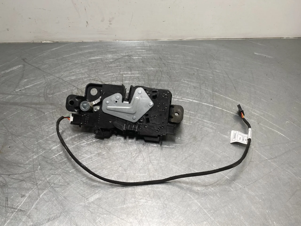 BMW I4 G26 2021-> Tailgate lock view 4
