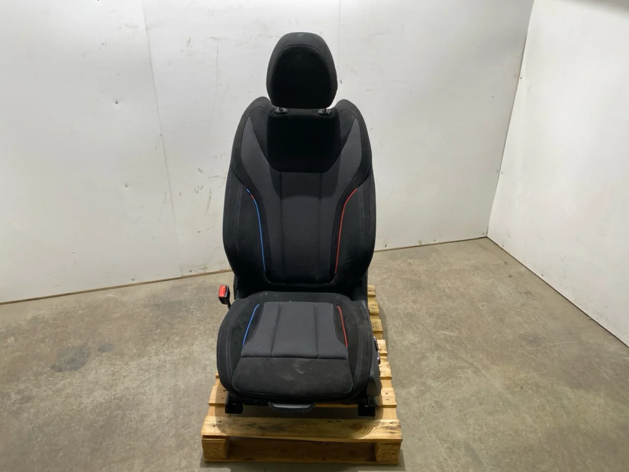 BMW I4 G26 2021-> Ülés, első, bal
