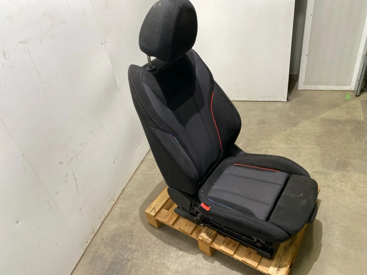 BMW I4 G26 2021-> Ülés, első, bal nézet 4
