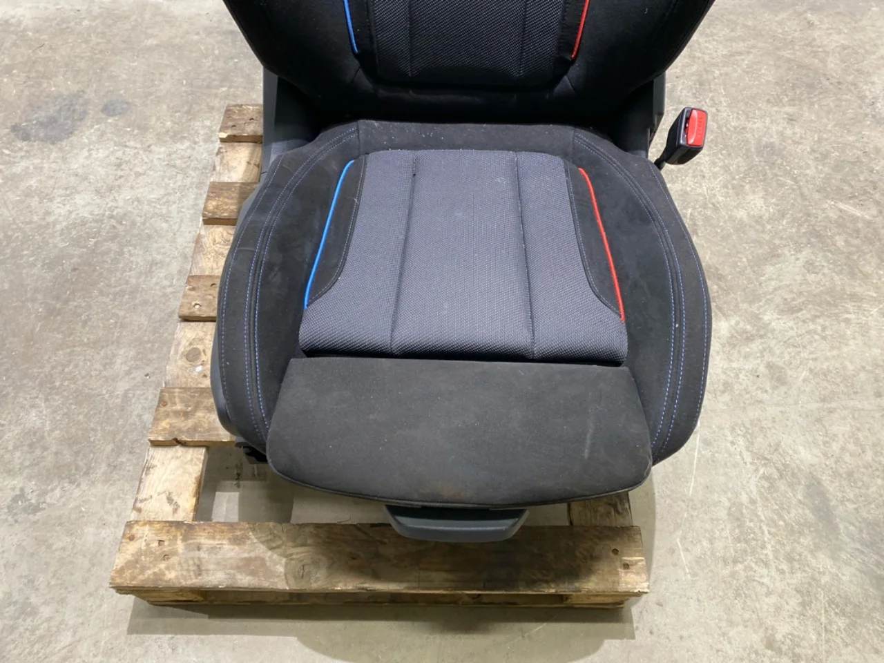 BMW I4 G26 2021-> Ülés, első, jobb nézet 2