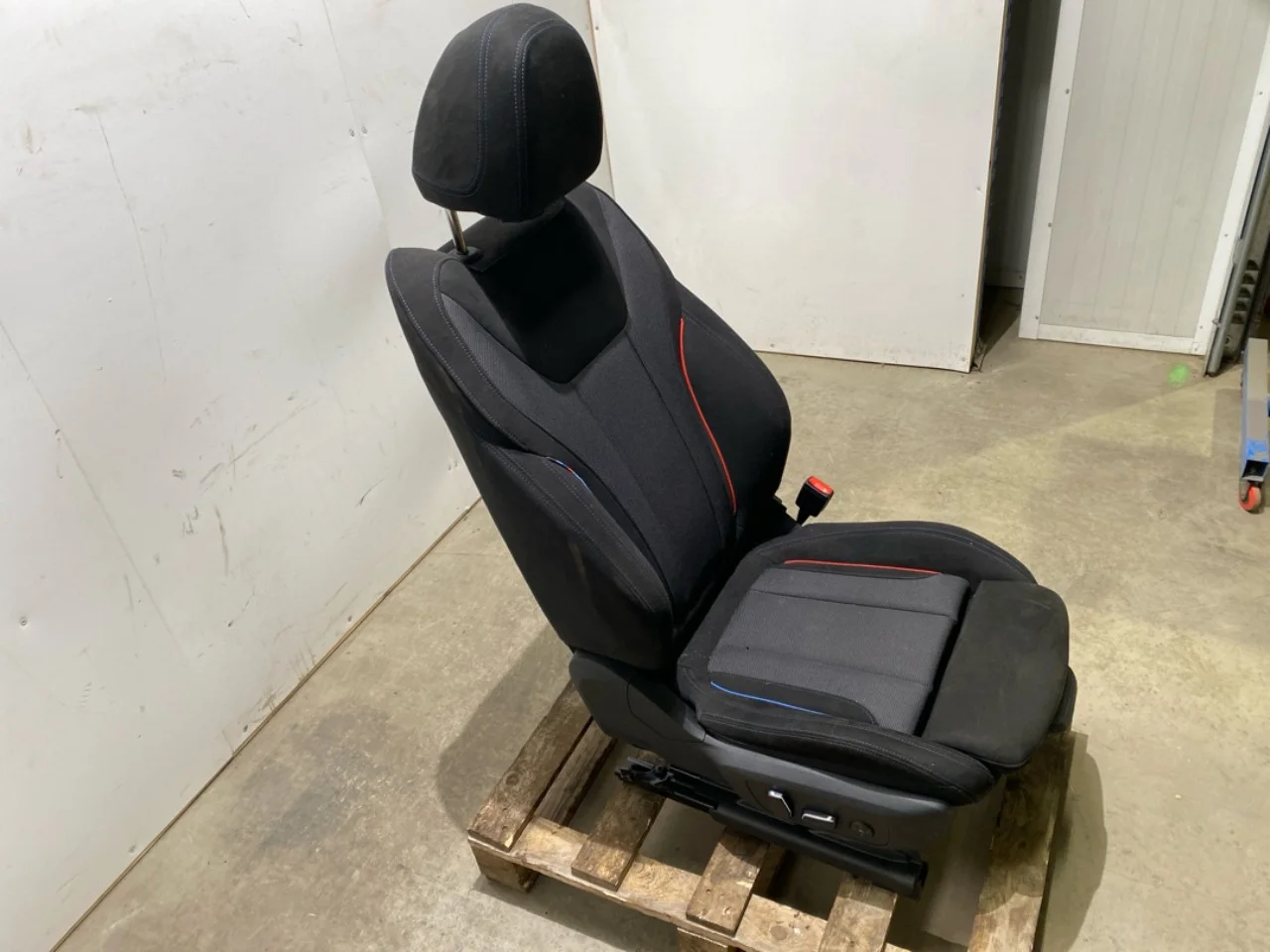 BMW I4 G26 2021-> Ülés, első, jobb nézet 4