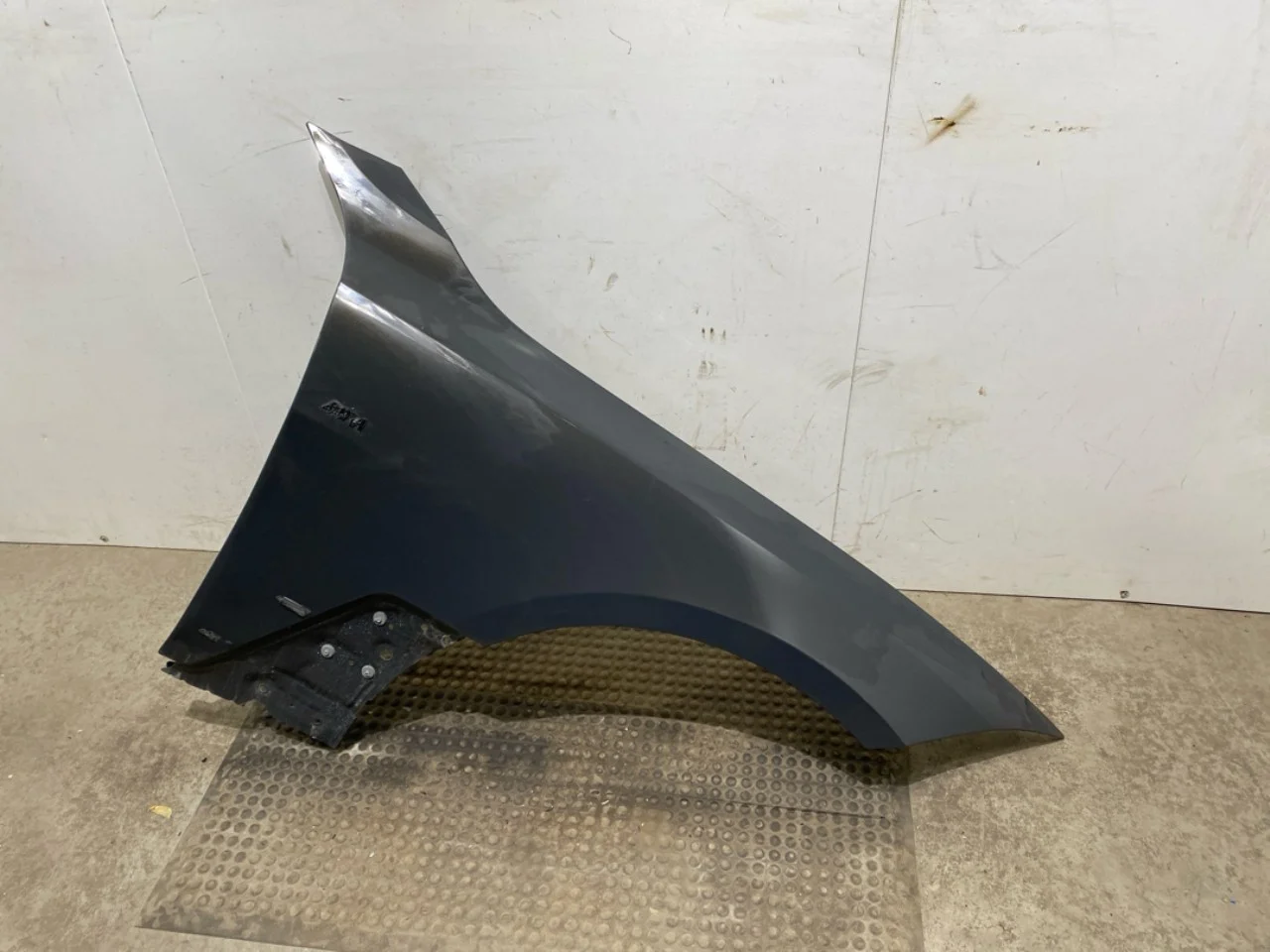 BMW I4 G26 2021-> Front right fender
