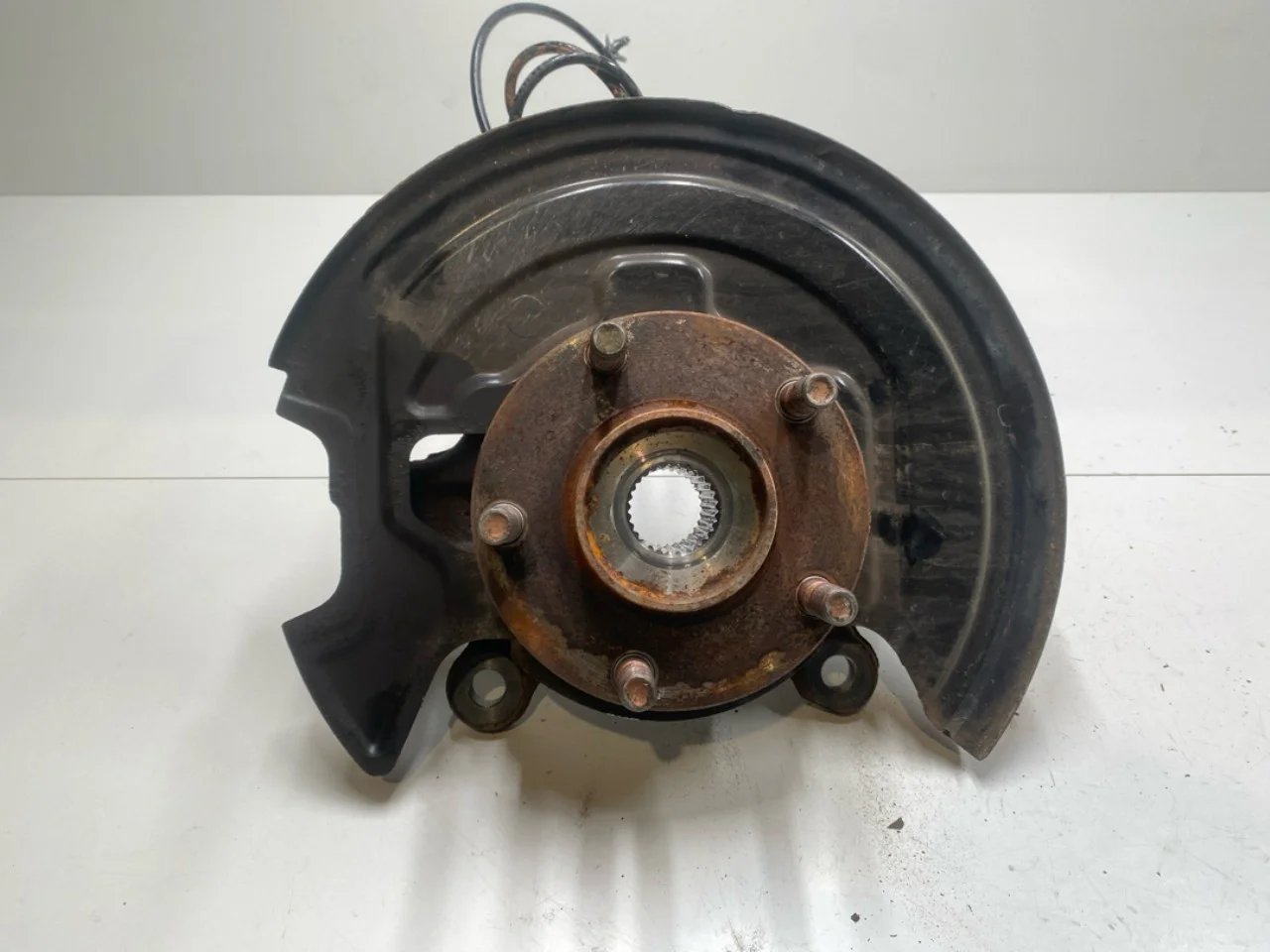 Nissan LEAF 2017-24 Front right steering knuckle