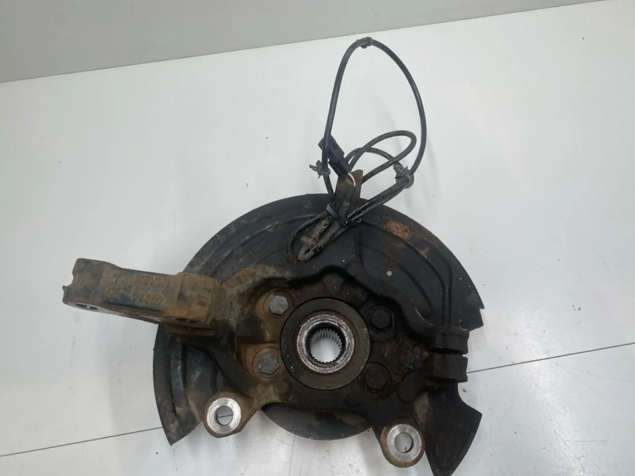 Nissan LEAF 2017-24 Front right steering knuckle view 3