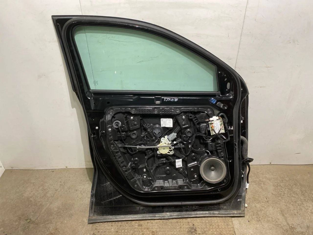 Mercedes EQA H243 2021- Ajtó, 4 ajtós, első, bal nézet 4
